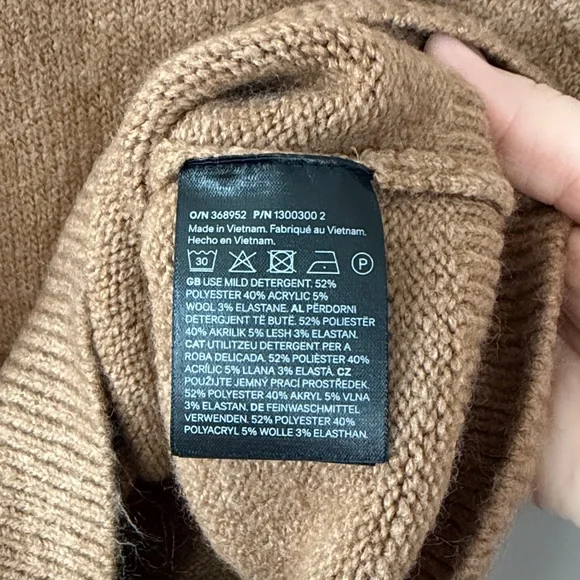 NWT H&M Preppy Sweater Vest Size Medium Neutral Tan Brown Chunky Knit Soft - Picture 4 of 5